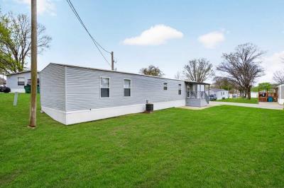 Photo 3 of 26 of home located at 182 Echo Lake E Dr Mooresville, IN 46158