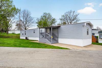 Photo 4 of 26 of home located at 182 Echo Lake E Dr Mooresville, IN 46158