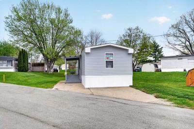 Photo 5 of 26 of home located at 182 Echo Lake E Dr Mooresville, IN 46158