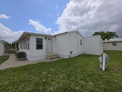 Photo 3 of 15 of home located at 715 N Westgate Dr Weslaco, TX 78596