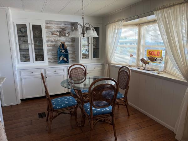 1975 LAKS Double Mobile Home