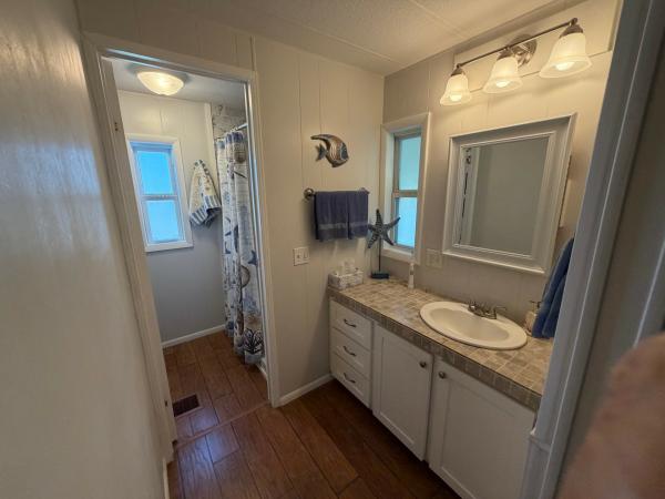 1975 LAKS Double Mobile Home