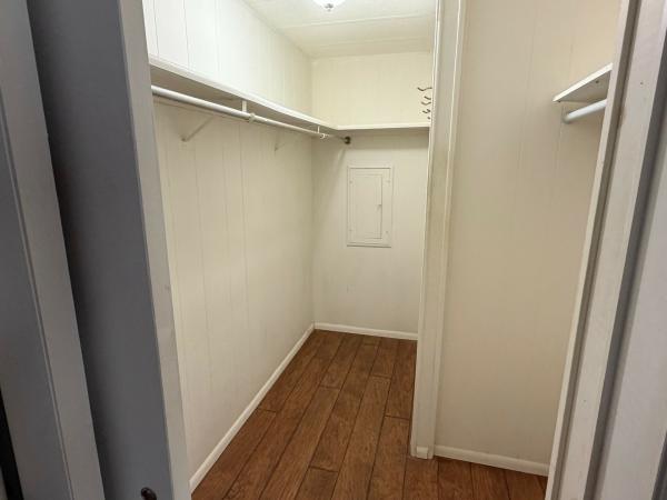 1975 LAKS Double Mobile Home