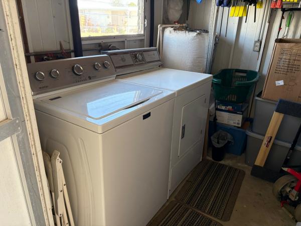 1975 LAKS Double Mobile Home