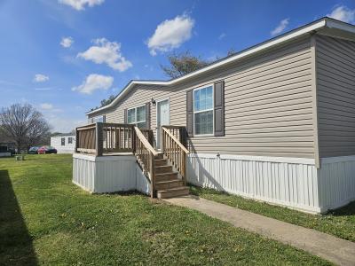 Photo 4 of 19 of home located at 179 Lynnwood Circle #103 Clarksville, TN 37040