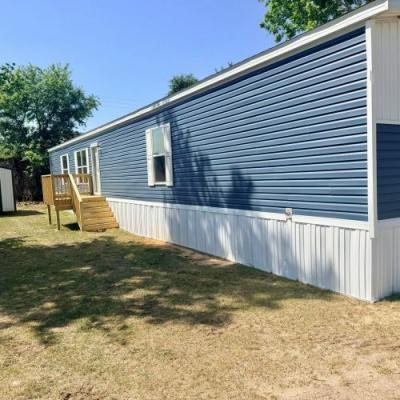 Mobile Home at 111 Cardinal Ave Raeford, NC 28376