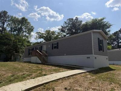 Mobile Home at 7677 Tara Blvd Lot# Pee15 Jonesboro, GA 30236