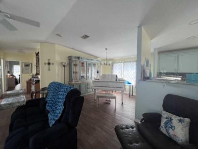Photo 3 of 9 of home located at 519 Nutmeg Circle Deland, FL 32724