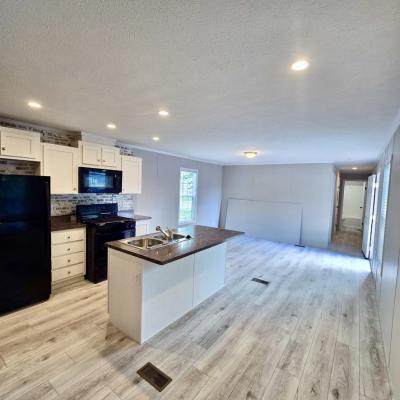 Photo 4 of 16 of home located at 1965 Lovell Ct. #146 Milford, MI 48381