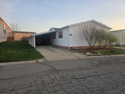 Photo 3 of 17 of home located at 8104 Bloomsbury Circle Northville, MI 48167