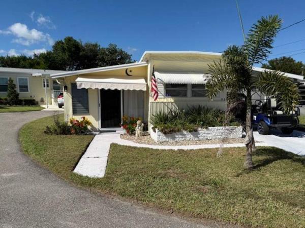Photo 1 of 2 of home located at 23D Lake Breeze Dr. Tavares, FL 32778