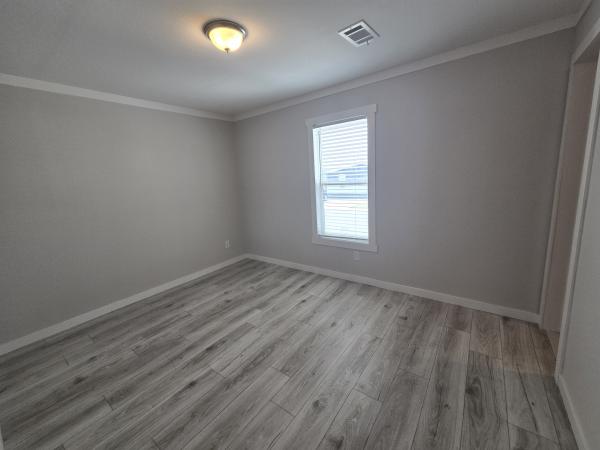 2025 Champion WS2856H32108 Mobile Home