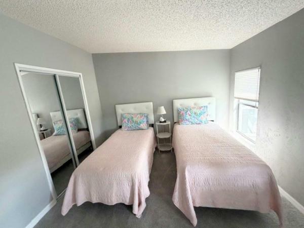 1986 PALM Manufactured Home