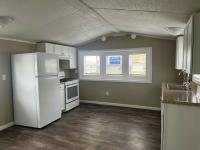 1986 Holly Park mobile Home