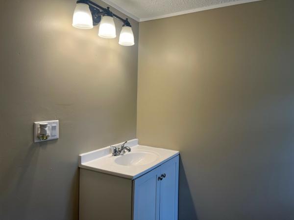 1986 Holly Park mobile Home