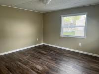 1986 Holly Park mobile Home