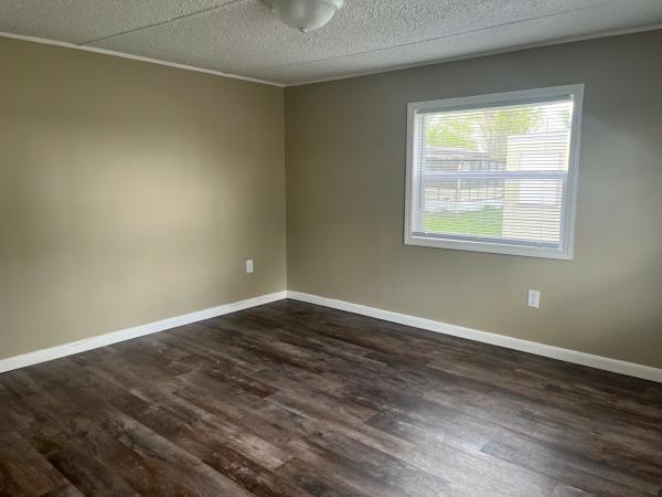 1986 Holly Park mobile Home