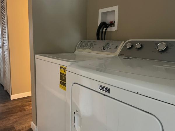 1986 Holly Park mobile Home