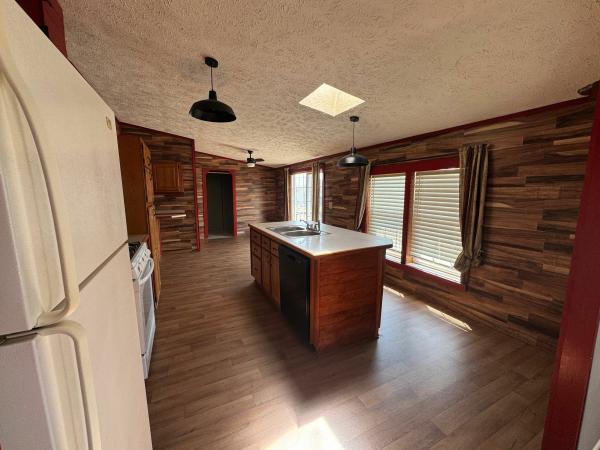 2000 Champion Glenwood Manor Mobile Home