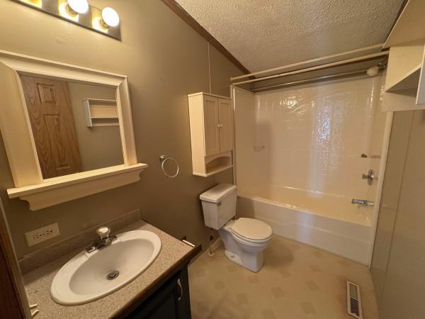 2000 Champion Glenwood Manor Mobile Home