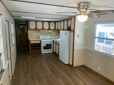 Photo 4 of 6 of home located at 9 Crest Ave Mount Dora, FL 32757