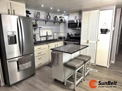 Photo 4 of 29 of home located at 28 Holly Drive Tavares, FL 32778