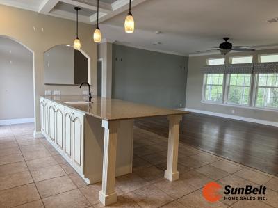 Photo 3 of 41 of home located at 2205 Us Hwy 441 Unit C Leesburg, FL 34748