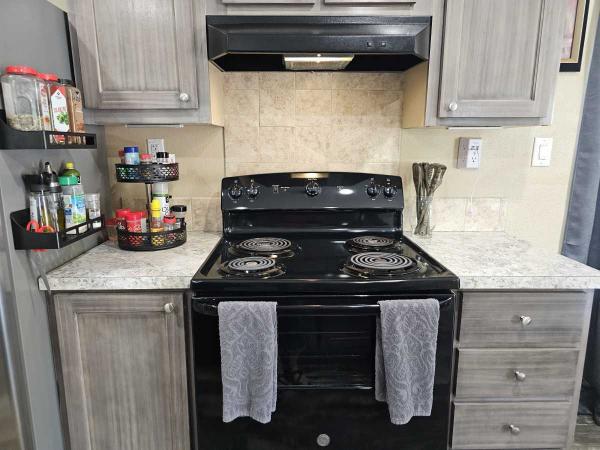 2018 Oak Creek YES Y91676 Mobile Home