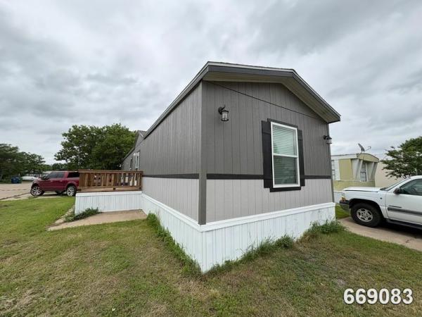 Photo 1 of 2 of home located at Pine Meadows *See Funding Addy 3450 S Ih 35E #44 Waxahachie, TX 75165