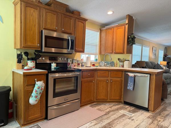2004 Fleetwood 4443M Mobile Home