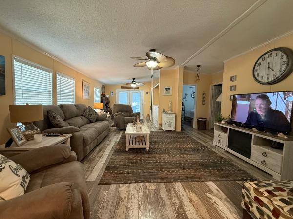 2004 Fleetwood 4443M Mobile Home