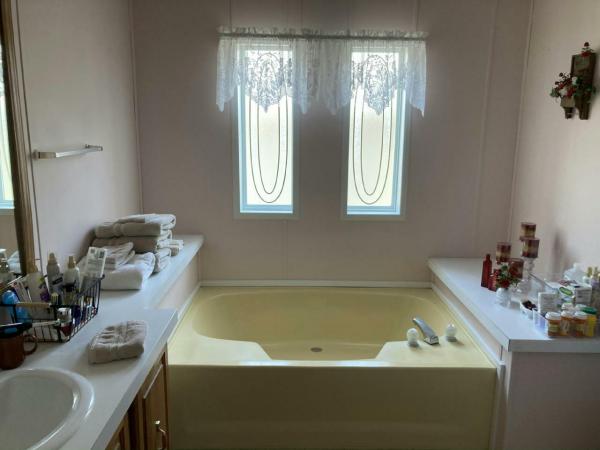 1992 Schult Plumwood Manufactured Home