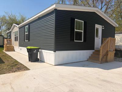 Mobile Home at 21132 Martinique, Site #581 Macomb, MI 48044