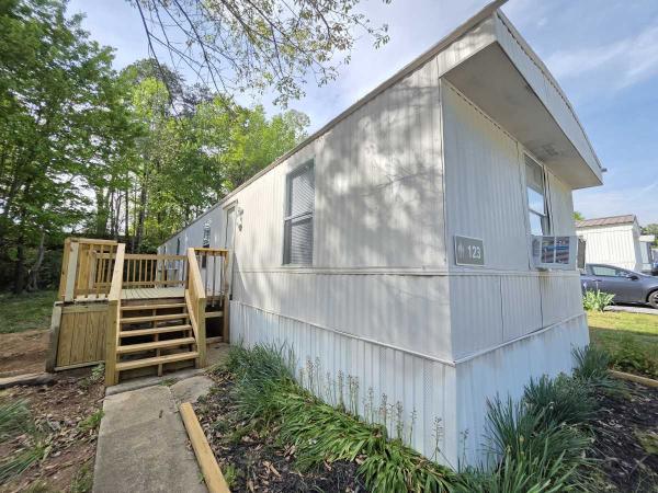 Photo 1 of 2 of home located at 3987 Section House Rd Lot 123 Hickory, NC 28601