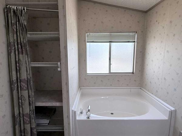 1993 Fleetwood Sunpointe Manufactured Home