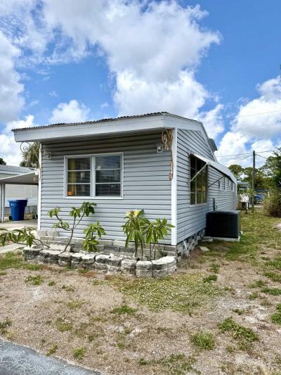 Photo 3 of 18 of home located at 5757 66th Street N #42 Saint Petersburg, FL 33709