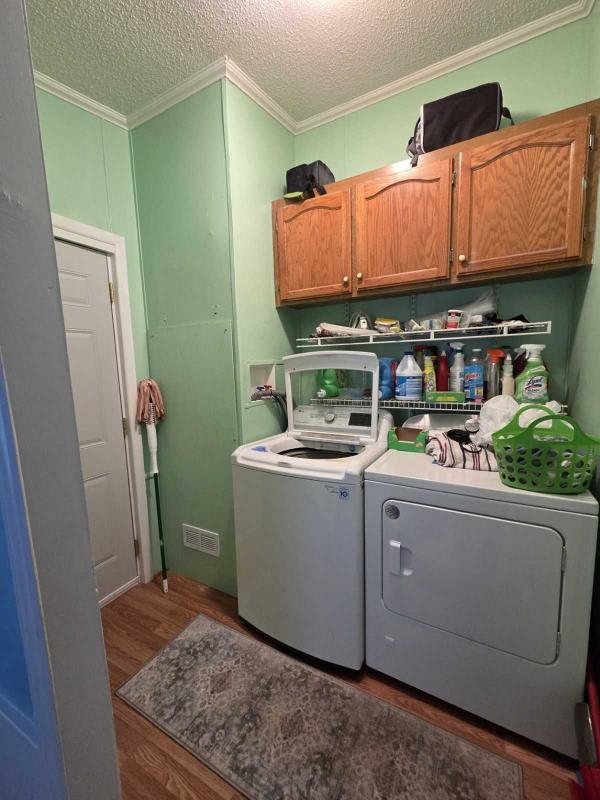 1988 Brookwood Manufactured Home