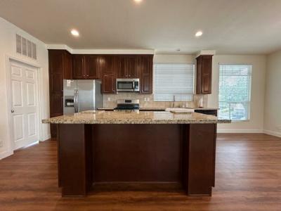 Photo 2 of 38 of home located at 15455 Glenoaks Blvd. Sp 559 Sylmar, CA 91342