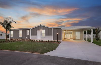 Photo 2 of 18 of home located at 484 Stewart Dr Lady Lake, FL 32159