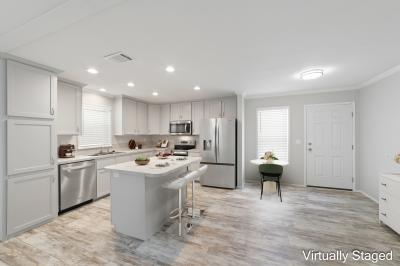 Photo 3 of 18 of home located at 484 Stewart Dr Lady Lake, FL 32159