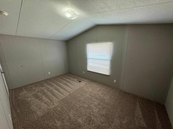 2010 Clayton Homes Inc Yes Mobile Home