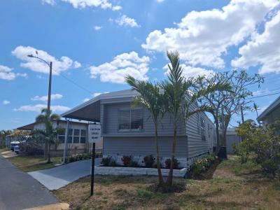 Photo 1 of 8 of home located at 7403 46th Avenue North Lot 52 Saint Petersburg, FL 33709