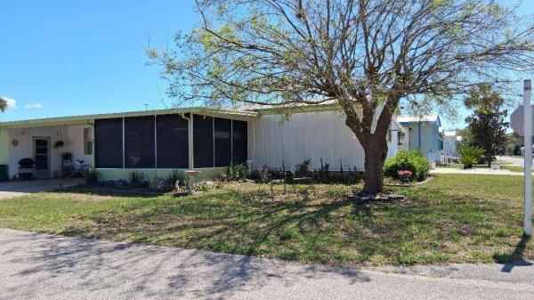 Photo 1 of 2 of home located at 36 Lake Griffin Dr Fruitland Park, FL 34731