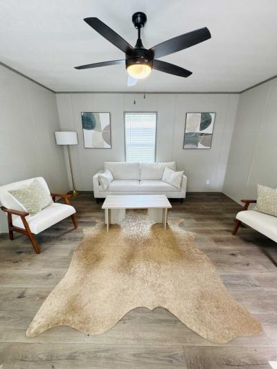 Photo 4 of 6 of home located at 923 Bens Lane Huffman, TX 77336