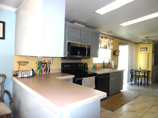 2006 Homes of Merit T14126 Mobile Home