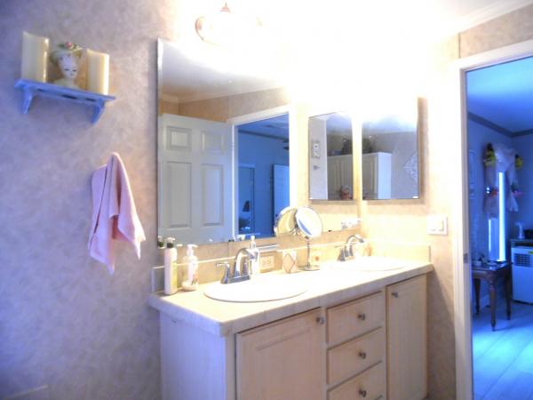 2006 Homes of Merit T14126 Mobile Home