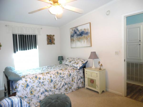 2006 Homes of Merit T14126 Mobile Home