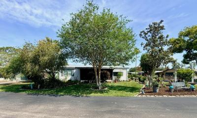 Photo 2 of 17 of home located at 5992 Freedom Drive Groveland, FL 34736