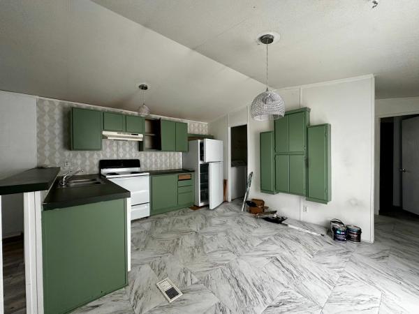 2004  Mobile Home For Sale
