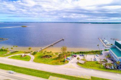 Photo 2 of 8 of home located at 190 Overlook Dr Micco, FL 32976